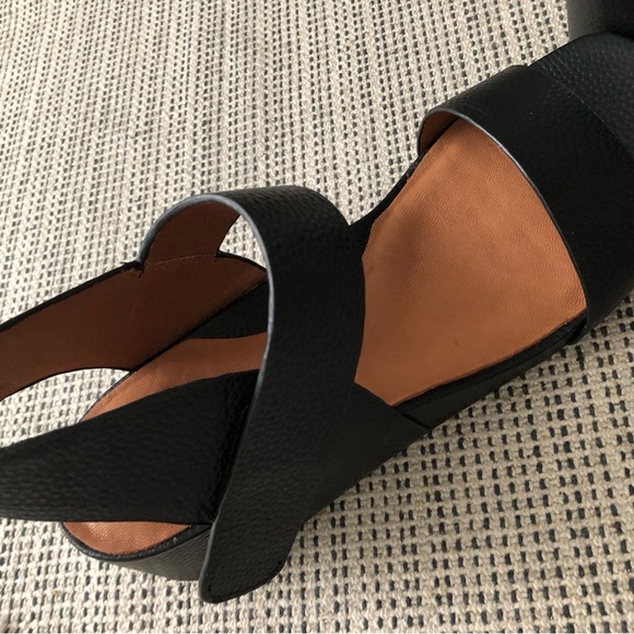 Gentle Soul by Kenneth Cole Gisele black sandals size 9 - Picture 9 of 10